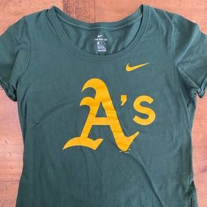 Nike T Shirt Womans MediUm  Oakland A's Athletics Graphic Tee Sports Baseball